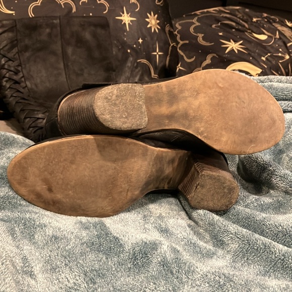 Black knee high Fergalicious boots with lacing detail size 11 - Picture 7 of 7